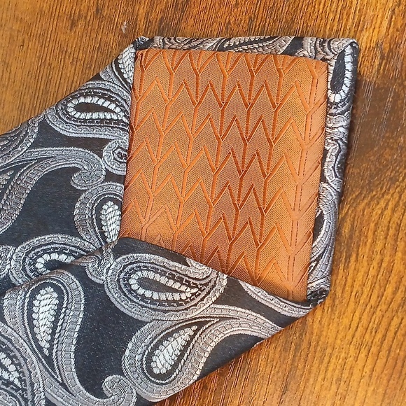 Authentic MICHAEL KORS PAISLEY 100% SILK TIE ๐ - Picture 6 of 7